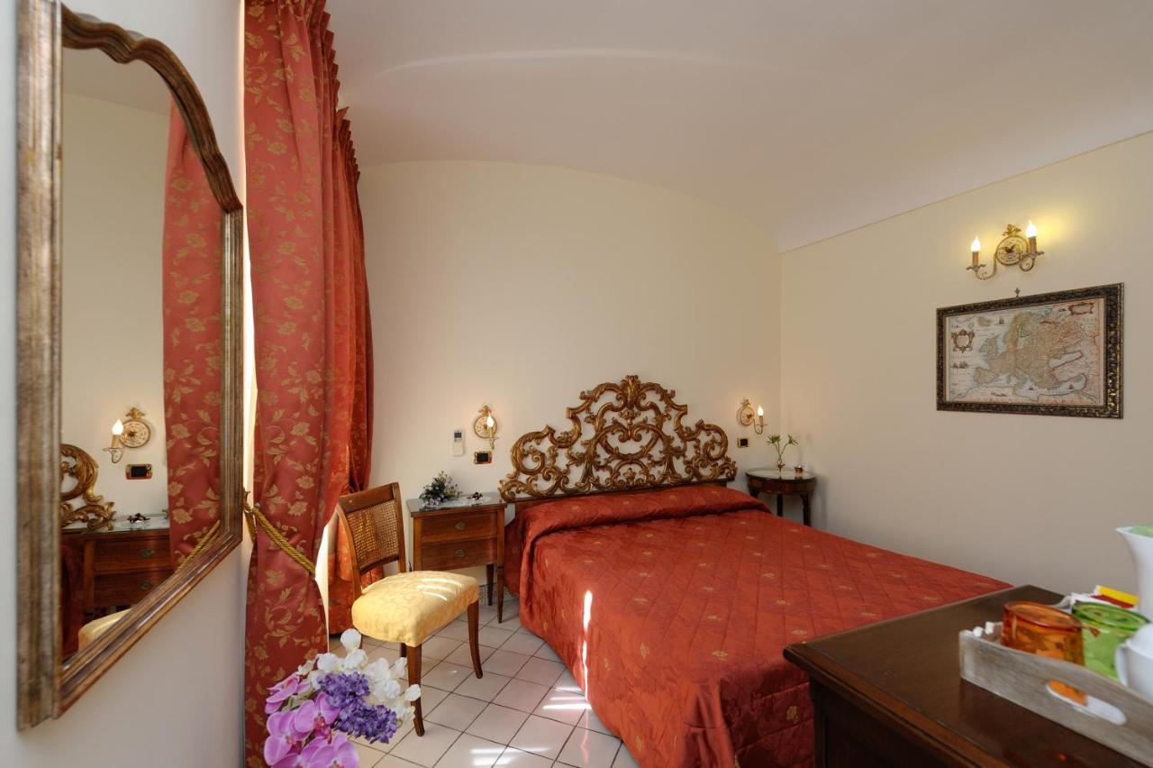 Amalfi Old Square Room & Apartments Zewnętrze zdjęcie