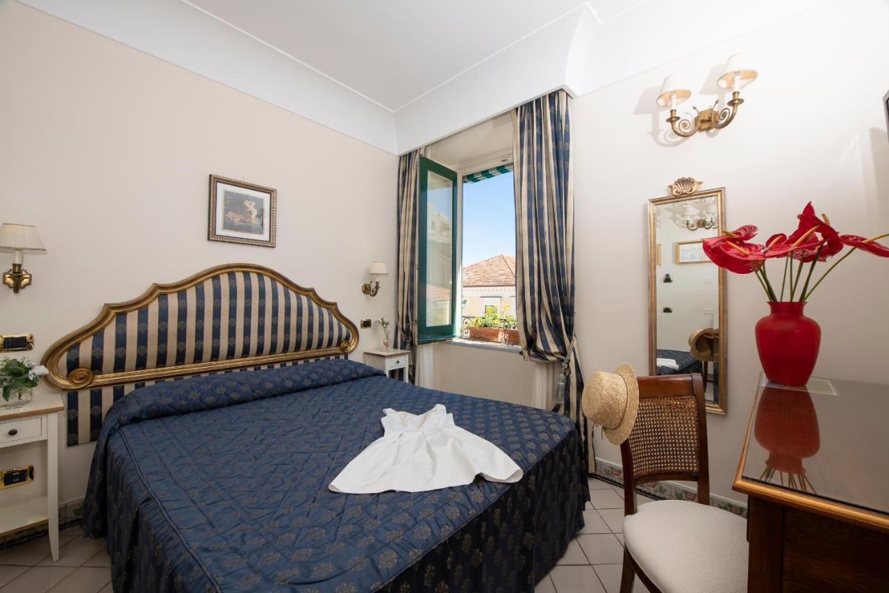 Amalfi Old Square Room & Apartments Zewnętrze zdjęcie
